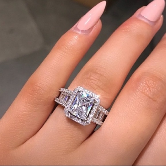 Eloquent & Exquisite 18K White Gold Filled in Stunning White Sapphire Ring 6-10 - Picture 1 of 7
